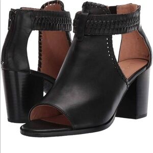 Jack Rogers size 9M camel color Tinsley open toe chunky heel booties